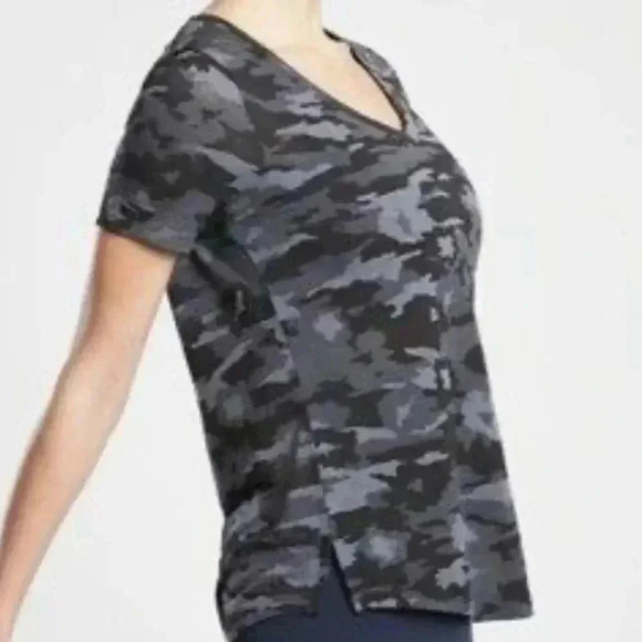 ⚡️Athleta breezy camo scoop neckline tee shirt - Picture 3 of 8